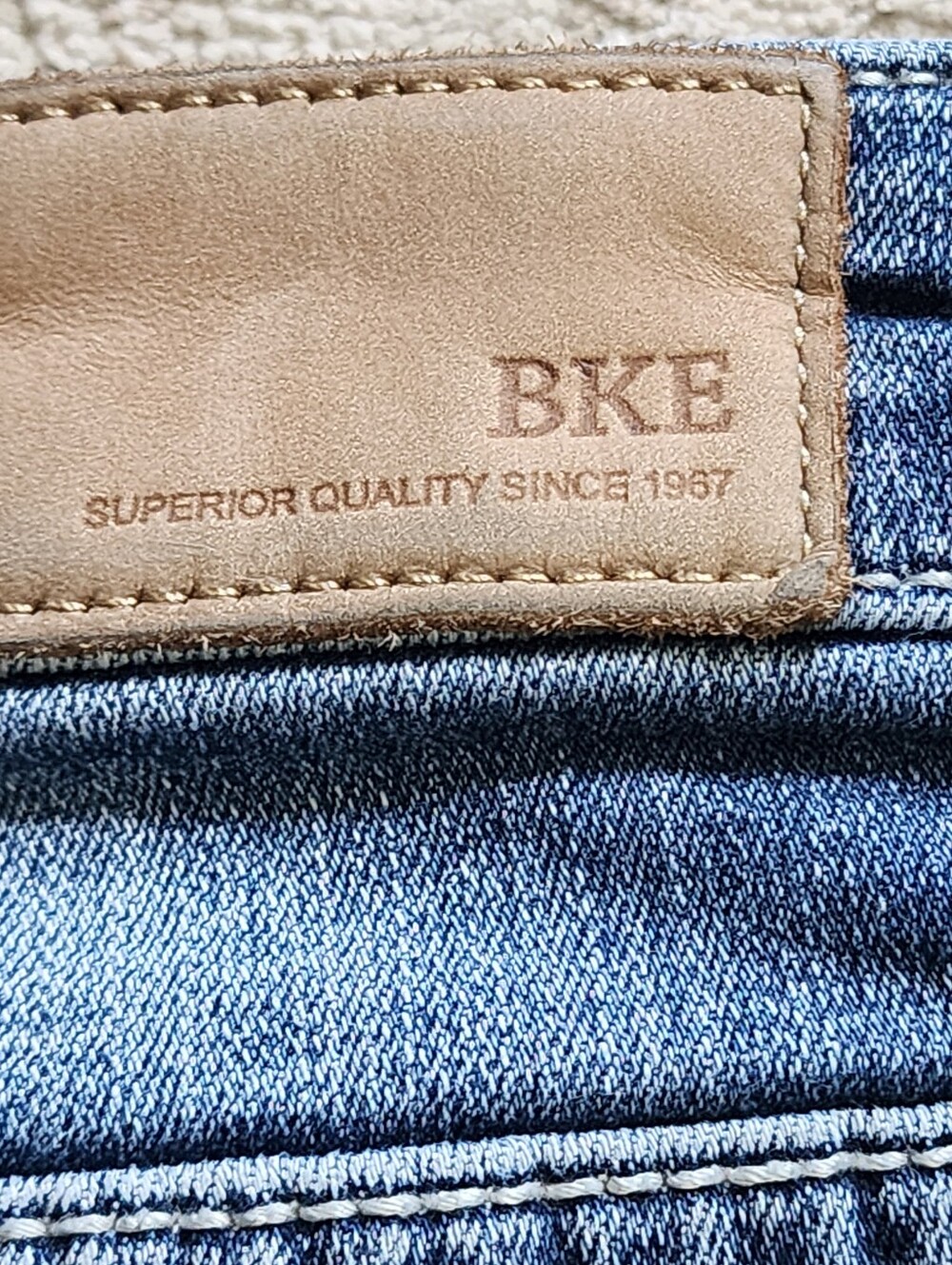 BKE Victoria Blue Distressed Denim Bermuda Shorts Womens Waist 31 In Ripped - Picture 6 of 10